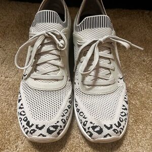 Skechers White and Black Athletic Shoes